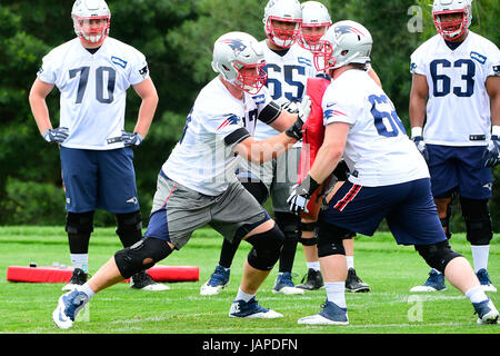 New England Patriots tackle Nate Solder (77) reacts in the second half ...