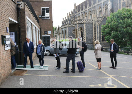 Wimbledon London,UK. 8th June 2017. First voters queue at the polling station in Sacred heart Wimbledon to cast their vote at the general Election Credit: amer ghazzal/Alamy Live News Stock Photo