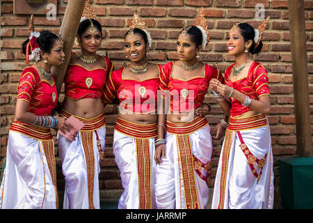 Female Traditional dancers in Colombo, Sri Lanka Stock Photo