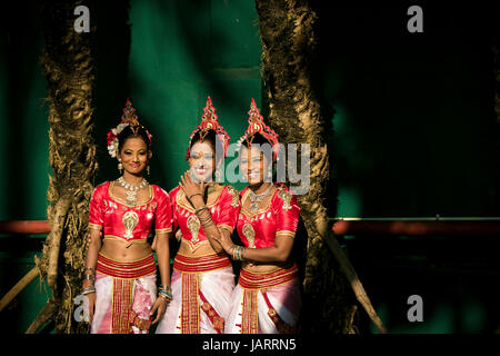 Female Traditional dancers in Colombo, Sri Lanka Stock Photo