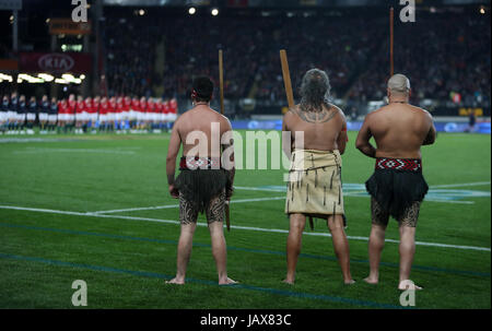 Maori Warriors observe a minutes silence for the victims of London Bridge before the tour match at Eden Park, Auckland. PRESS ASSOCIATION Photo. Picture date: Wednesday June 7, 2017. See PA story RUGBYU Lions. Photo credit should read: David Davies/PA Wire. Stock Photo