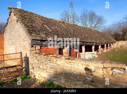 Traditional Cotswold sheltershed, Gloucestershire, England. Stock Photo