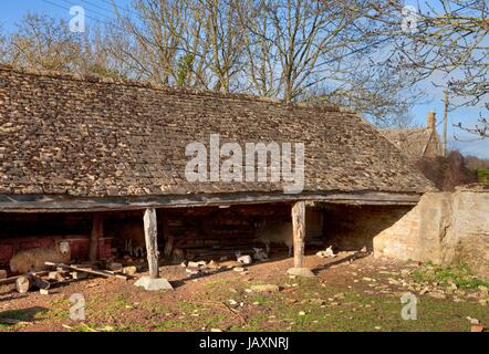 Traditional Cotswold sheltershed, Gloucestershire, England. Stock Photo