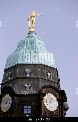 Rathausturm mit Turmuhr und goldenem Rathausmann, Sachsen, Deutschland, Dresden Stock Photo - Alamy