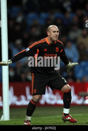 PEPE REINA LIVERPOOL FC LIVERPOOL FC ETIHAD STADIUM MANCHESTER ENGLAND 11 January 2012 Stock Photo