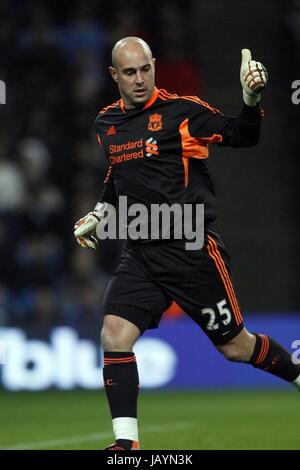 PEPE REINA LIVERPOOL FC LIVERPOOL FC ETIHAD STADIUM MANCHESTER ENGLAND 11 January 2012 Stock Photo