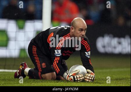 PEPE REINA LIVERPOOL FC LIVERPOOL FC ETIHAD STADIUM MANCHESTER ENGLAND 11 January 2012 Stock Photo