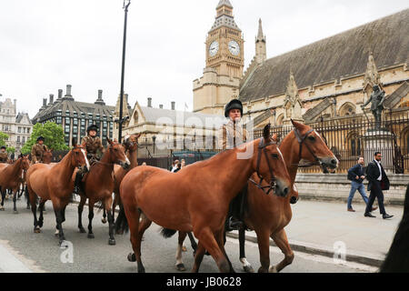 London, UK. 8th June, 2017. A team of unsaddled horses passing through Parliament on election day Credit: amer ghazzal/Alamy Live News Stock Photo