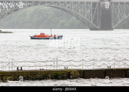 Britannia Bridge, Anglesey, Wales, UK. 8th June, 2017. Strong winds and heavy rain hits the Menai Strait, which separates Wales and Anglesey. Credit: James Wilson/Alamy Live News Stock Photo