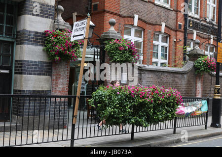 London, UK. 8th June, 2017. The polling station at St Clement Danes Primary school in Aldwych London to cast their ballots at the general election Credit: amer ghazzal/Alamy Live News Stock Photo