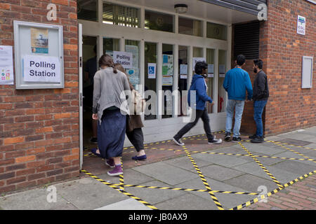 London, UK. 8th June, 2017. Members of the public go to vote at the General Election at a polling station in east London, England, UK. Credit: Julio Etchart/Alamy Live News Stock Photo