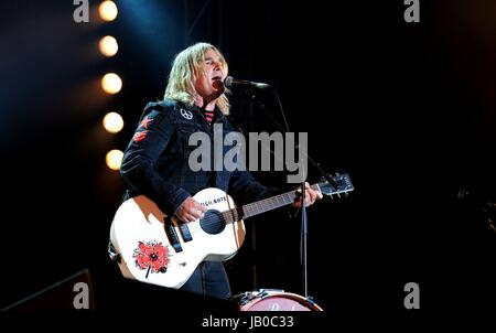 Newport, Isle of Wight, UK. 8th June, 2017. Isle of Wight Festival Day 1 - Mike Peters with Welsh band The Alarm performing at IOW Festival, Seaclose Park Newport 8th June 2017, UK Credit: DFP Photographic/Alamy Live News Stock Photo