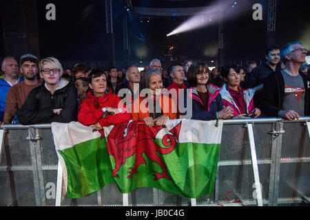 Isle of Wight. 8th Jun, 2017. Crowd at The Isle of Wight Festival 2017 Credit: James Houlbrook/Alamy Live News Stock Photo