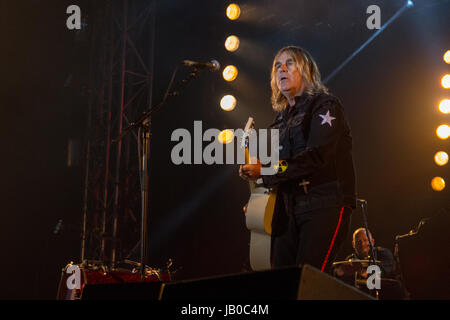 Isle of Wight. 8th Jun, 2017. Mike Peters with The Alarm at The Isle of Wight Festival 2017 Credit: James Houlbrook/Alamy Live News Stock Photo