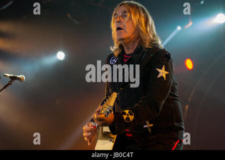 Isle of Wight. 8th Jun, 2017. Mike Peters with The Alarm at The Isle of Wight Festival 2017 Credit: James Houlbrook/Alamy Live News Stock Photo