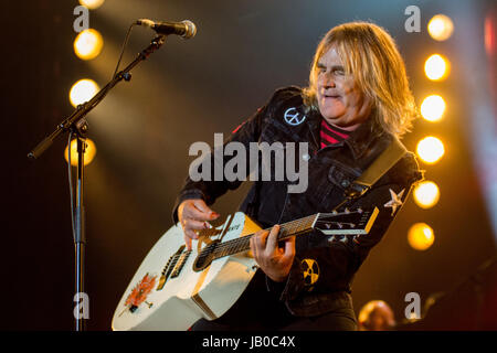 Isle of Wight. 8th Jun, 2017. Mike Peters with The Alarm at The Isle of Wight Festival 2017 Credit: James Houlbrook/Alamy Live News Stock Photo