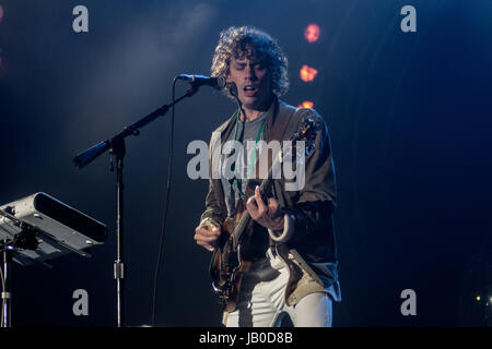 Isle of Wight. 8th Jun, 2017. Razorlight closed out the first night at The Isle of Wight Festival 2017 Credit: James Houlbrook/Alamy Live News Stock Photo