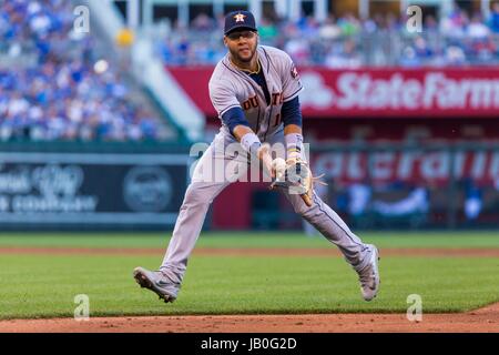 Kansas City, MO, USA. 08th June, 2017. Brian McCann #16 of the Houston Astros tosses a ground ball to first during the game at Kauffman Stadium in Kansas City, MO. Kyle Rivas/Cal Sport Media/Alamy Live News Stock Photo