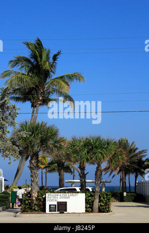 LAUDERDALE-BY-THE-SEA, FLORIDA - MARCH 23, 2013: William and Eva Karley Datura Avenue Portal seen from El Mar Drive, is one entrance to Lauderdale-By-The-Sea beach north of Fort Lauderdale. Stock Photo