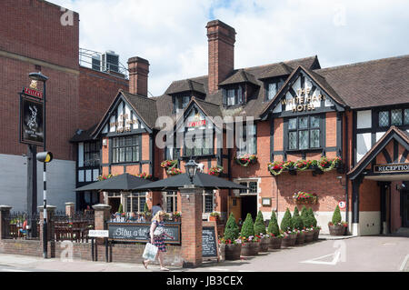 The White Hart Hotel, High Street, Hampton Wick,  Royal Borough of Richmond upon Thames, Greater London, England, United Kingdom Stock Photo