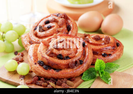 Pains aux raisins - Puff pastry swirls with raisins Stock Photo