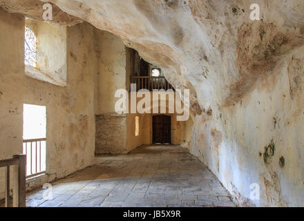 France, Aveyron (12), Peyre, labellisé Les Plus Beaux Villages de France, église rupestre Saint Christophe, l'intérieur // France, Aveyron, Peyre, lab Stock Photo