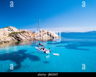 Aerial view of a sail boat in front of Mortorio island in Sardinia. Amazing beach with a turquoise and transparent sea. Emerald Coast, Sardinia, Italy Stock Photo