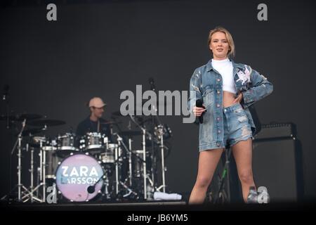 Brighton City Airport, Brighton, West Sussex, United Kingdom. 9th June 2017. Swedish singer, Zara Larsson performs on the main stage. WILD LIFE Festival returns to Brighton City Airport for the third consecutive year, hosted by Rudimental and Disclosure.  © Will Bailey / Alamy Live News Stock Photo