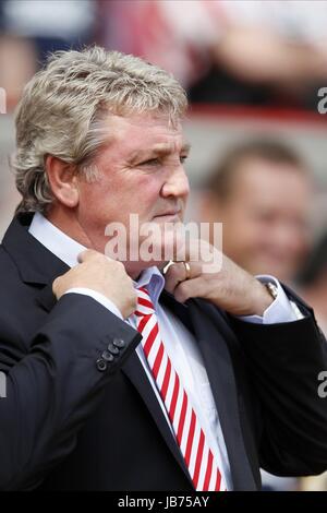 STEVE BRUCE SUNDERLAND MANAGER STADIUM OF LIGHT SUNDERLAND ENGLAND 20 August 2011 Stock Photo