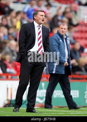 TONY MOWBRAY MIDDLESBROUGH FC MANAGER STADIUM OF LIGHT SUNDERLAND ...