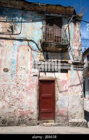 Detail picture of a  crumbling decrepit building in Havana Vieja Cuba Stock Photo