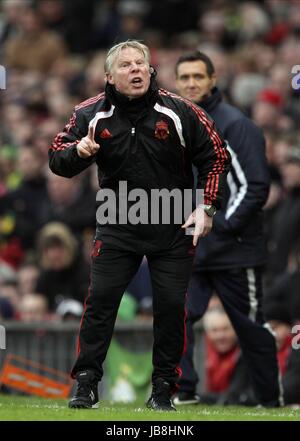 SAMMY LEE LIVERPOOL FC COACH LIVERPOOL FC COACH OLD TRAFFORD MANCHESTER ENGLAND 09 January 2011 Stock Photo