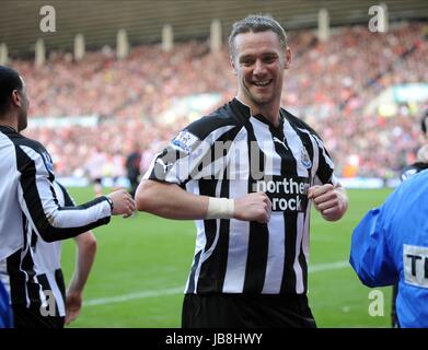 KEVIN NOLAN CELEBRATES GOAL SUNDERLAND V NEWCASTLE UNITED STADIUM OF LIGHT SUNDERLAND ENGLAND 16 January 2011 Stock Photo