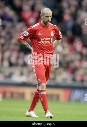 RAUL MEIRELES LIVERPOOL FC LIVERPOOL FC ANFIELD LIVERPOOL ENGLAND 16 January 2011 Stock Photo