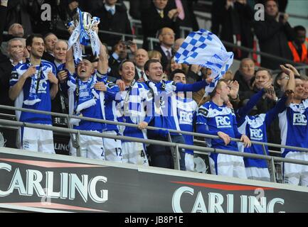 STEPHEN CARR LIFTS THE TROPHY BIRMINGHAM CITY FC WEMBLEY STADIUM LONDON ENGLAND 27 February 2011 Stock Photo