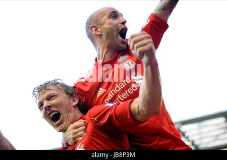 DIRK KUYT CELEBRATES HAT TRICK LIVERPOOL V MANCHESTER UNITED ANFIELD LIVERPOOL ENGLAND 06 March 2011 Stock Photo