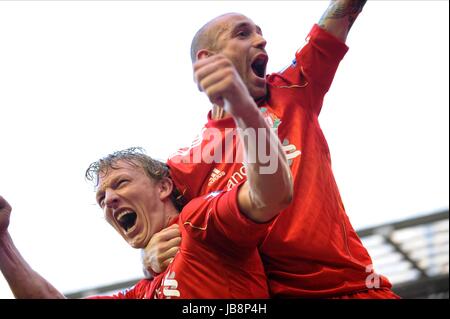 DIRK KUYT RAUL MEIRELES LIVERPOOL V MANCHESTER UNI LIVERPOOL V MANCHESTER UNITED ANFIELD LIVERPOOL ENGLAND 06 March 2011 Stock Photo