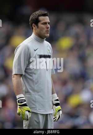 JULIO CESAR BRAZIL INTER MILAN BRAZIL & INTER MILAN EMIRATES STADIUM LONDON ENGLAND 27 March 2011 Stock Photo