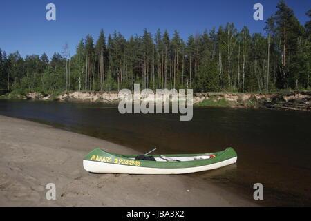 Kanu Fahren auf den Fluss Gauja in Sigulad oestlich von Riga der Hauptstadt von Lettland im Baltikum in Osteuropa.
