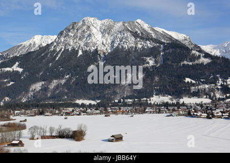 Oberstdorf in Bayern Berge Alpen mit Schnee im Winter Landschaft Stock Photo