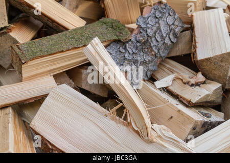 Brennholz gespalten Holz Scheite Stock Photo