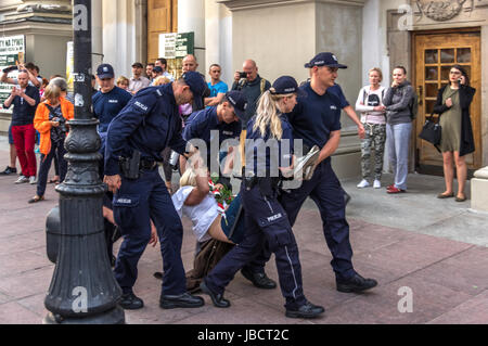 Warsaw, Poland - June 10th, 2017: Police officers remove anti-government protesters from streets of the Old Town during the 86th monthly anniversary of the Smolensk crash in April, 2010. Stock Photo