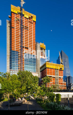 The Hudson Yards construction site (2017) with the end of the High Line. Midtown, Manhattan, New York City Stock Photo