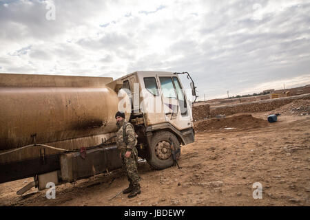 Chris Huby / Le Pictorium -  Syria / Rojava - Wrath of the Euphrates -  31/12/2016  -  Rojava  -  SYRIA / ROJAVA - Dec16 and Jan17 - The YPGs focus on the useful distribution of gasoline. Stock Photo