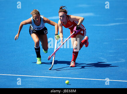 England's Laura Unsworth in action with Argentina's Delfina Merino during the Investec International match at Lee Valley Hockey Centre, London. Stock Photo