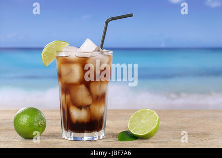 Cola mit Zitrone Stock Photo - Alamy