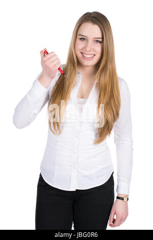 Freigestelltes Foto einer jungen lächelden Frau, die einen roten Kugelschreiber hält Stock Photo