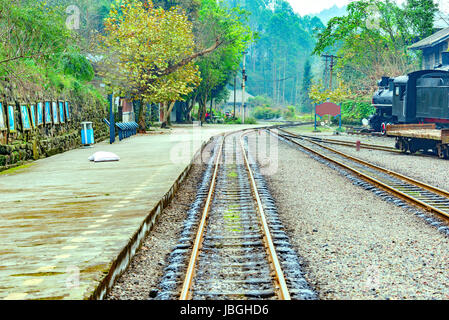 View of the empty platform. Mifenguan. Jiayang Mining Region. Sichuan province. China Stock Photo