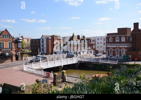 TONBRIDGE, KENT, ENGLAND - APRIL 13, 2014: View of the Medway river and High Street from Tonbridge Castle on April 13, 2014. Pizza Express, The Castle (formerly a pub), Betfred and HSBC are businesses visible along the road. Stock Photo