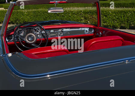 Italy. 10th June, 2017. Interior view and dashboard of Mercedes 230 SL. Vintage cars and sportscar on exhibition in Torino during Parco Valentino car show. Credit: Marco Destefanis/Pacific Press/Alamy Live News Stock Photo